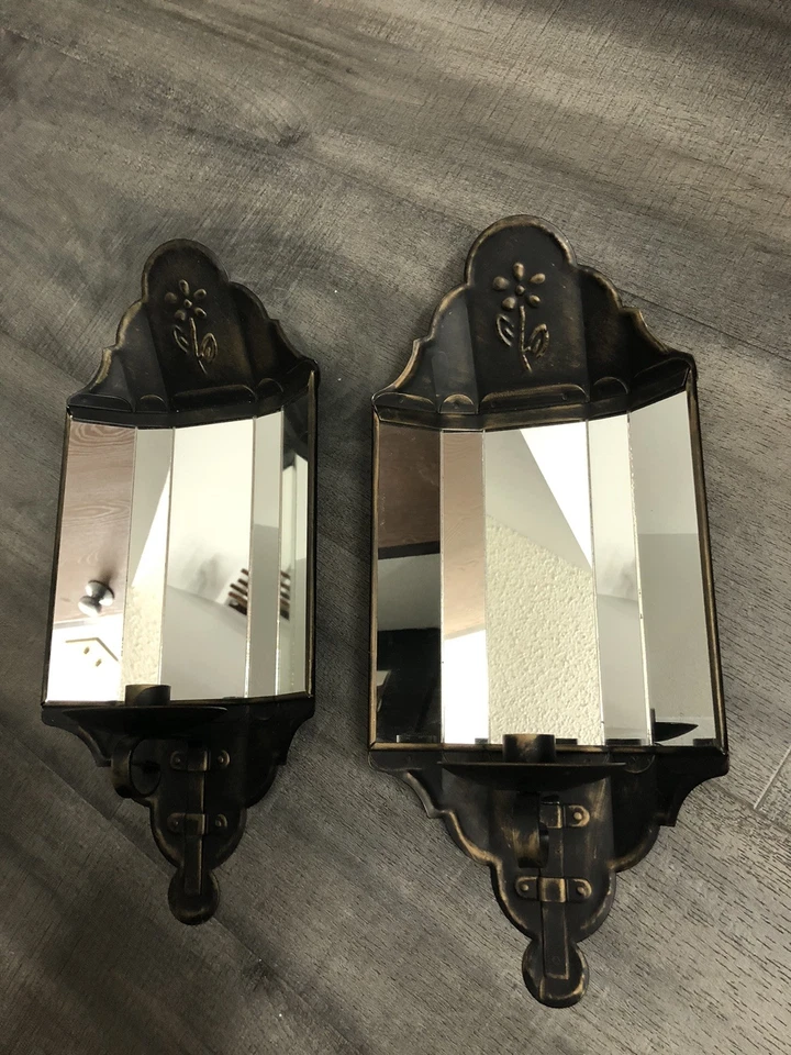 Par de candelabros de metal con espejo de vidrio cortado de colección renacimiento colonial años 70’s Foto 3 de 4