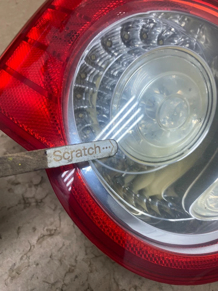 Левый задний фонарь со стороны водителя для седана Volkswagen Passat 2006–2010 годов от оригинального производителя U2427 DW - Изображение 4 из 4