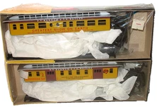 Ho Roundhouse 2 Pack P.T. Barnum & J.A.Bailey 50' Passenger Advertising Cars