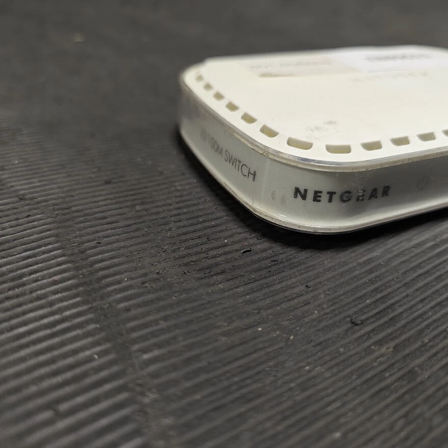 Netgear FS605 V3 5-Port Switch - Für Teile, Kratzer, Keine Zubehörteile - Bild 3 von 4