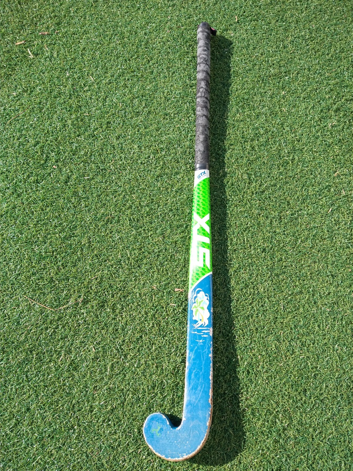STX WOMENS FIELD HOCKEY STICK 35" MADE OF COMPOSITE - GOOD CONDITION