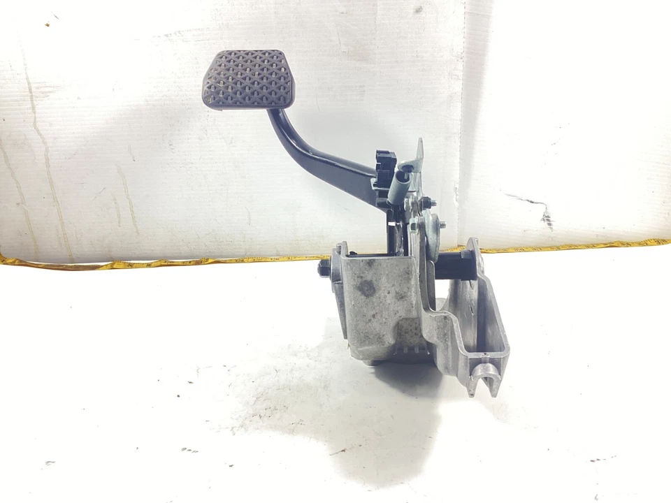 2010 - 2012 LAND ROVER RANGE ROVER HSE BRAKE STOP PEDAL ASSEMBLY OEM . - Image 3 of 4