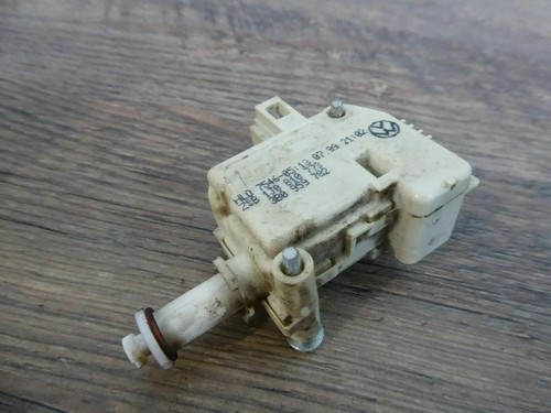 1J0810773A 3B0959782 EIS273143 Fuel Flap Motor Volkswagen Golf 2001