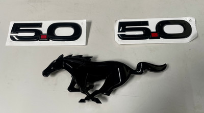 Original Ford Mustang Emblem Logo schwarz Kühlergitter Pony & 5.0