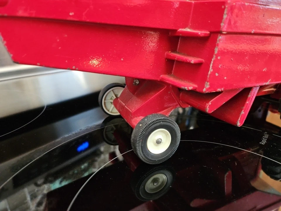 Vintage 1984 Ertl International 915 Combine Tractor 1/20 - Image 4 of 4