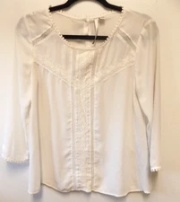 Lauren Conrad Beautiful Blouse Size Medium 3/4 sleeve Button Back!