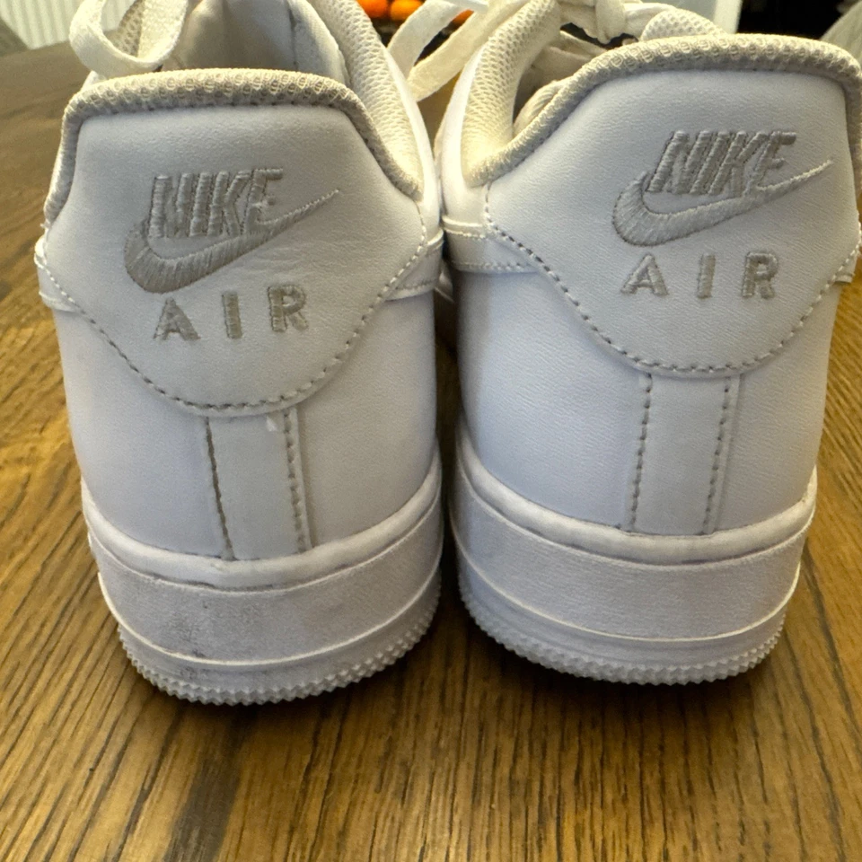 Pre Loved Size 8.5 - Nike Air Force 1 '07 Low Triple White Excellent Condition, photo 4 of 5
