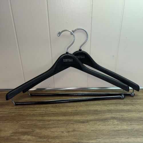 2 Stück Barneys New York schwarz Windel Kleidung Hosen Shirts Jacke Kleiderbügel