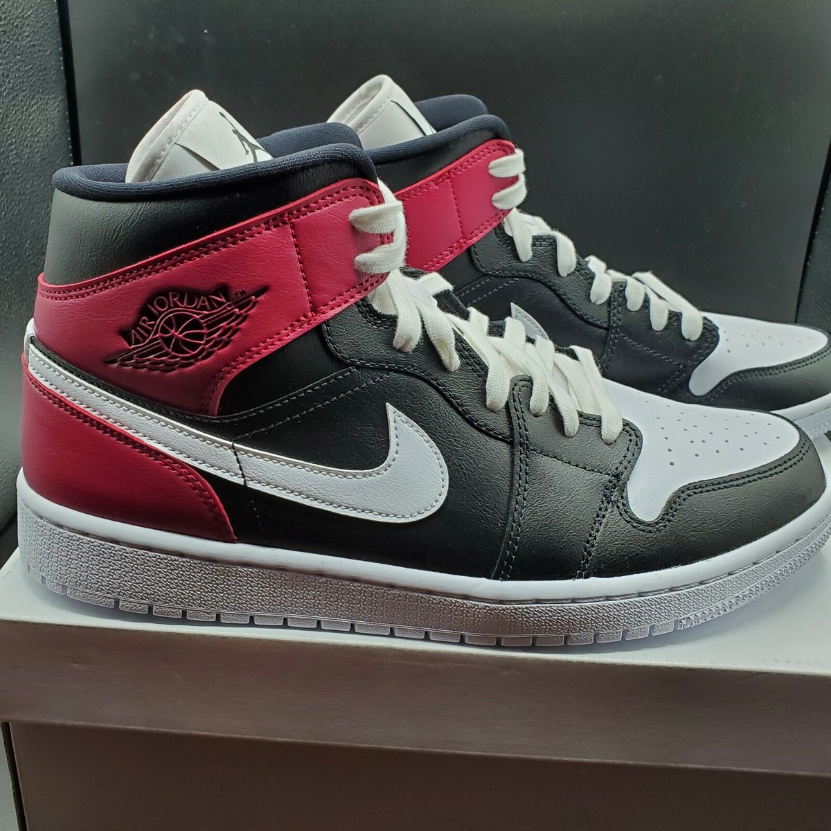 Nike Air Jordan 1 Mid Black Noble Red BRED Size Men 10.5, Women 12