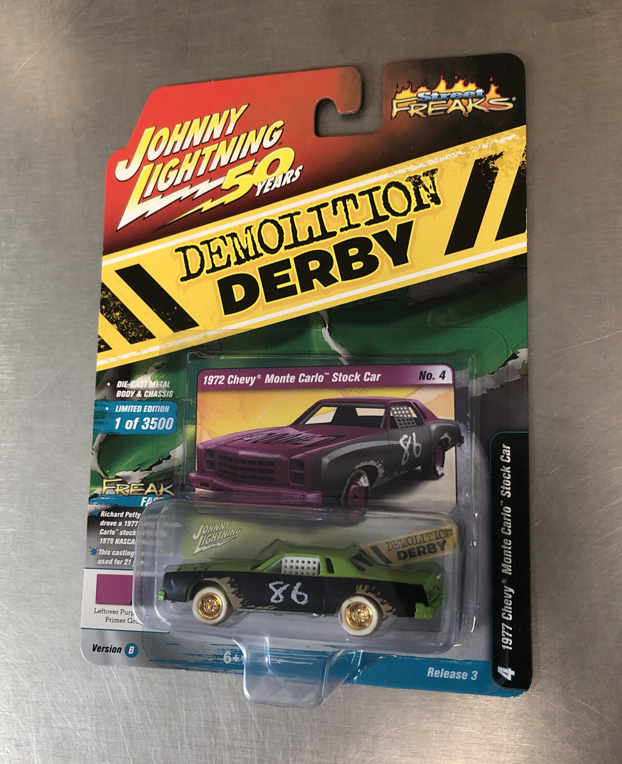 JOHNNY LIGHTNING WHITE LIGHTNING 1977 CHEVY MONTE CARLO STOCK CAR