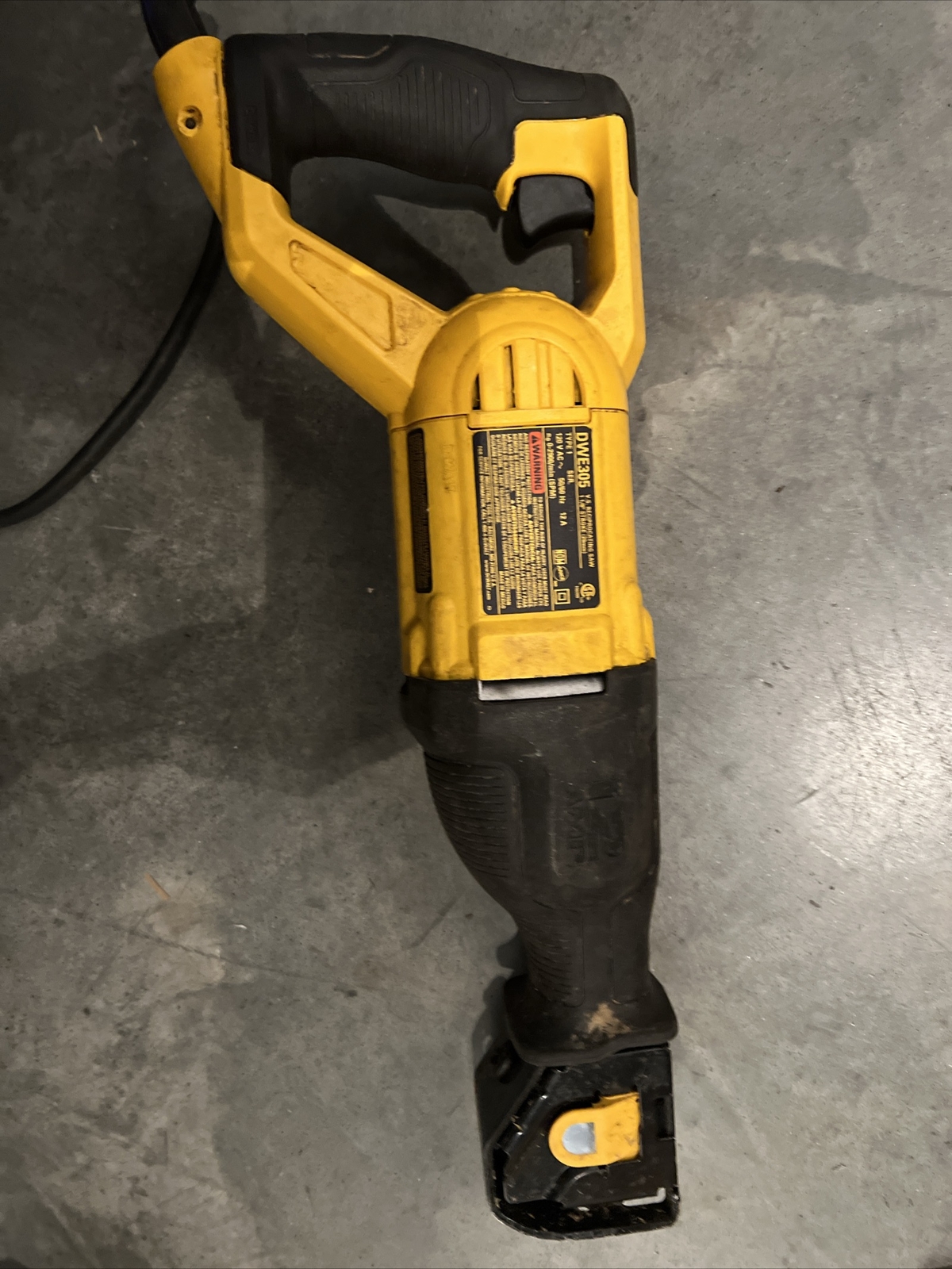 Dewalt DWE305 12 Amp Keyless Variable Speed Corded Reciprocating Saw