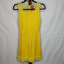 Demanding women's M sleeveless dress yellow fit & flare buttons in back lace