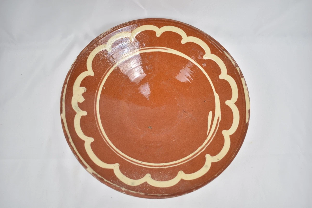 Objets du XIXe siècle et avant plats en terre cuite