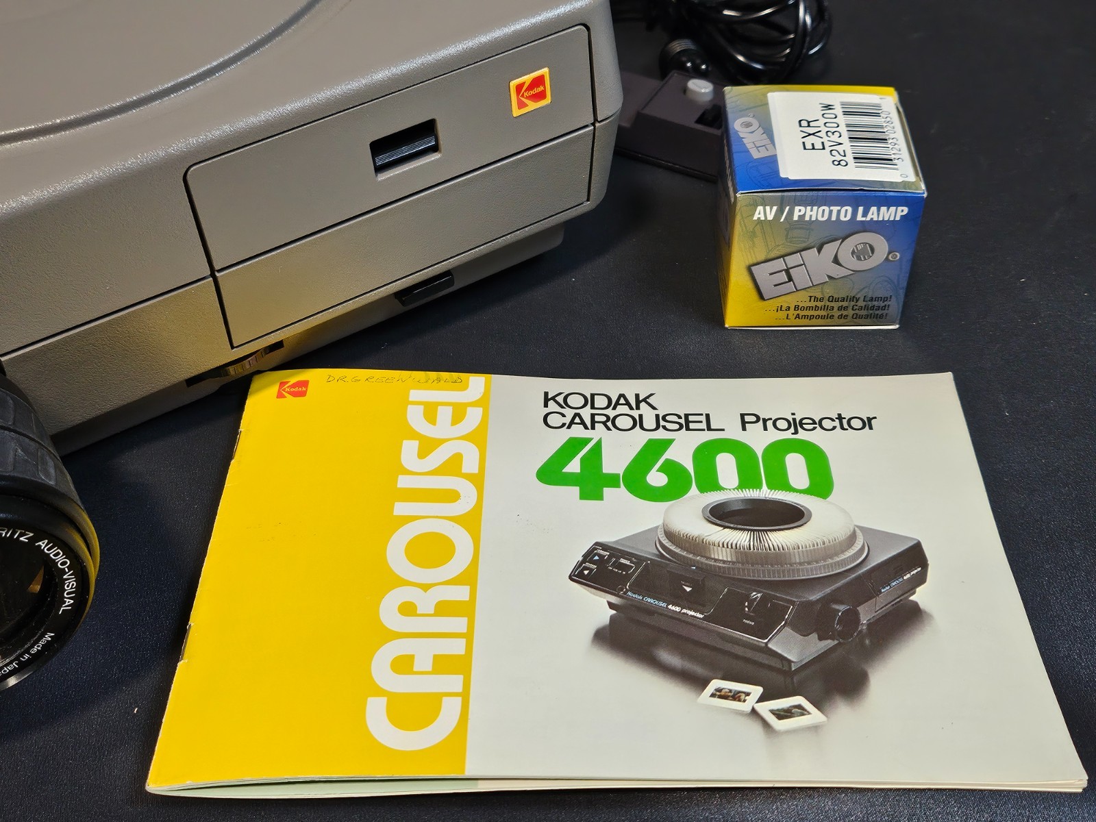 Kodak Ektagraphic III Carousel Slide Projector 4600 + Remote & Case