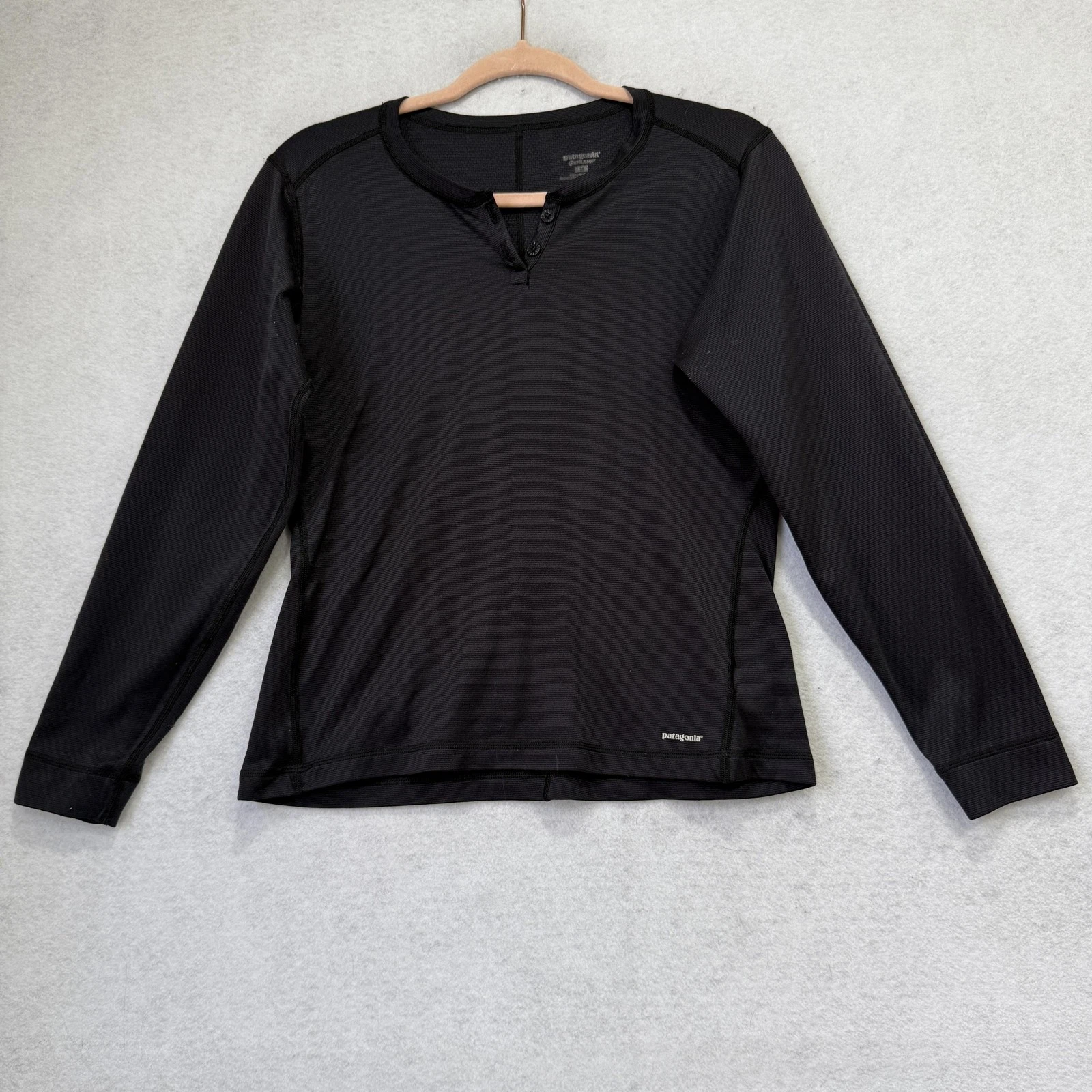 Patagonia Shirt Womens Medium Black Long Sleeve Henley Thermal Base Layer Top