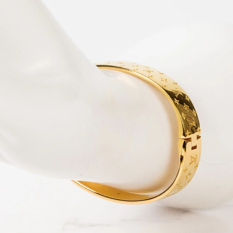 Pulseira LOUIS VUITTON com punho de nanograma tom dourado M00251 tamanho P 16cm autêntica[S] - Imagem 3 de 4