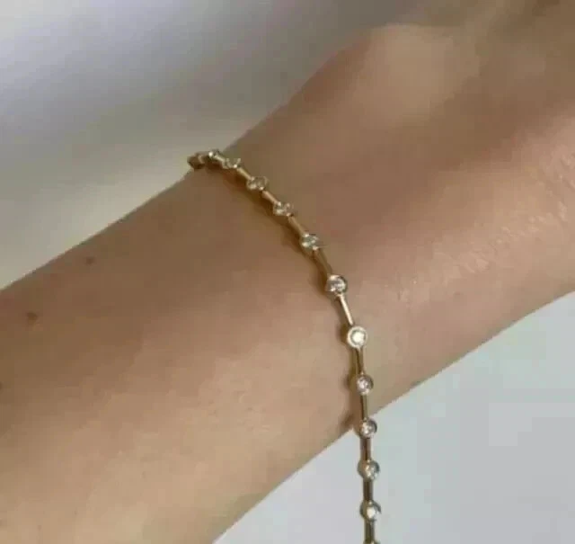 Impresionante brazalete de tenis enchapado en oro amarillo de 14 k con diamantes simulados de corte redondo de 5 quilates Foto 4 de 4