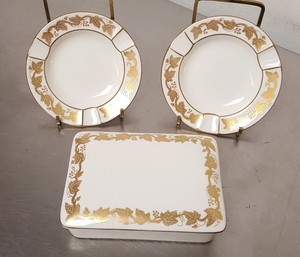 Rare-WEDGWOOD-WHITEHALL-White-Rim-2-Ashtrays-4-5-034-1-CIGARETTE-BOX-w-LID