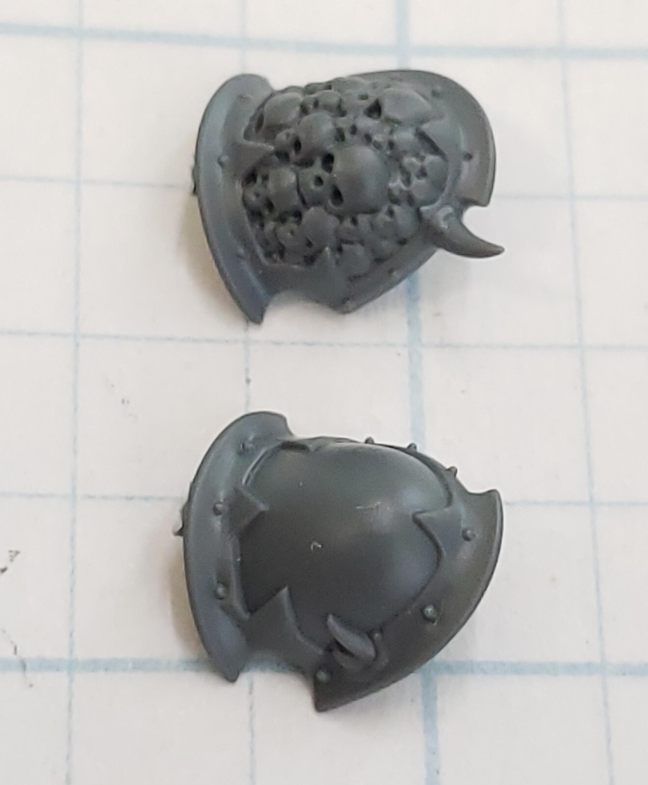 Warhammer 40k Chaos Space Marine Bits Traitor Skull Engraved Shoulder Pads #86