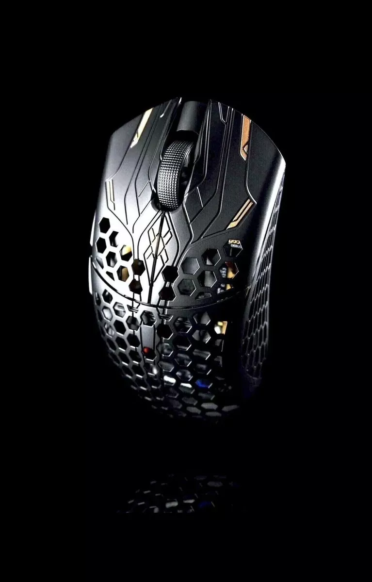 Finalmouse IN HAND UltralightX Lion Medium Guardian (M)ULX Wireless Gaming  Mouse