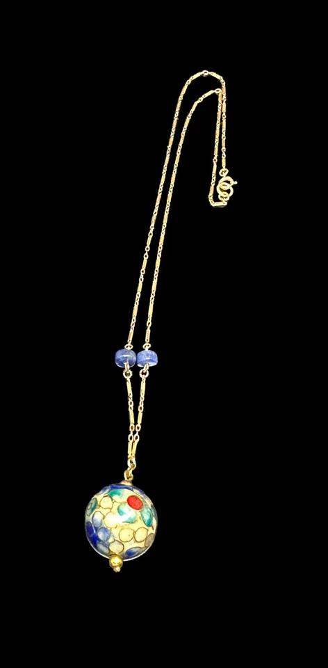 Collar de cadena vintage con colgante de bola floral esmaltada Cloisonné relleno de oro de 12 quilates Foto 2 de 4