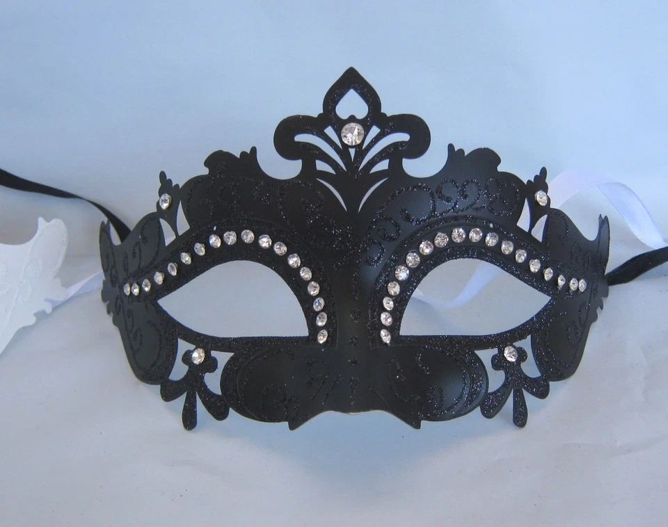 Matching Pair Of His & Her Black & White Venetian Party Masquerade Masks *NEW* - Image 3 of 3