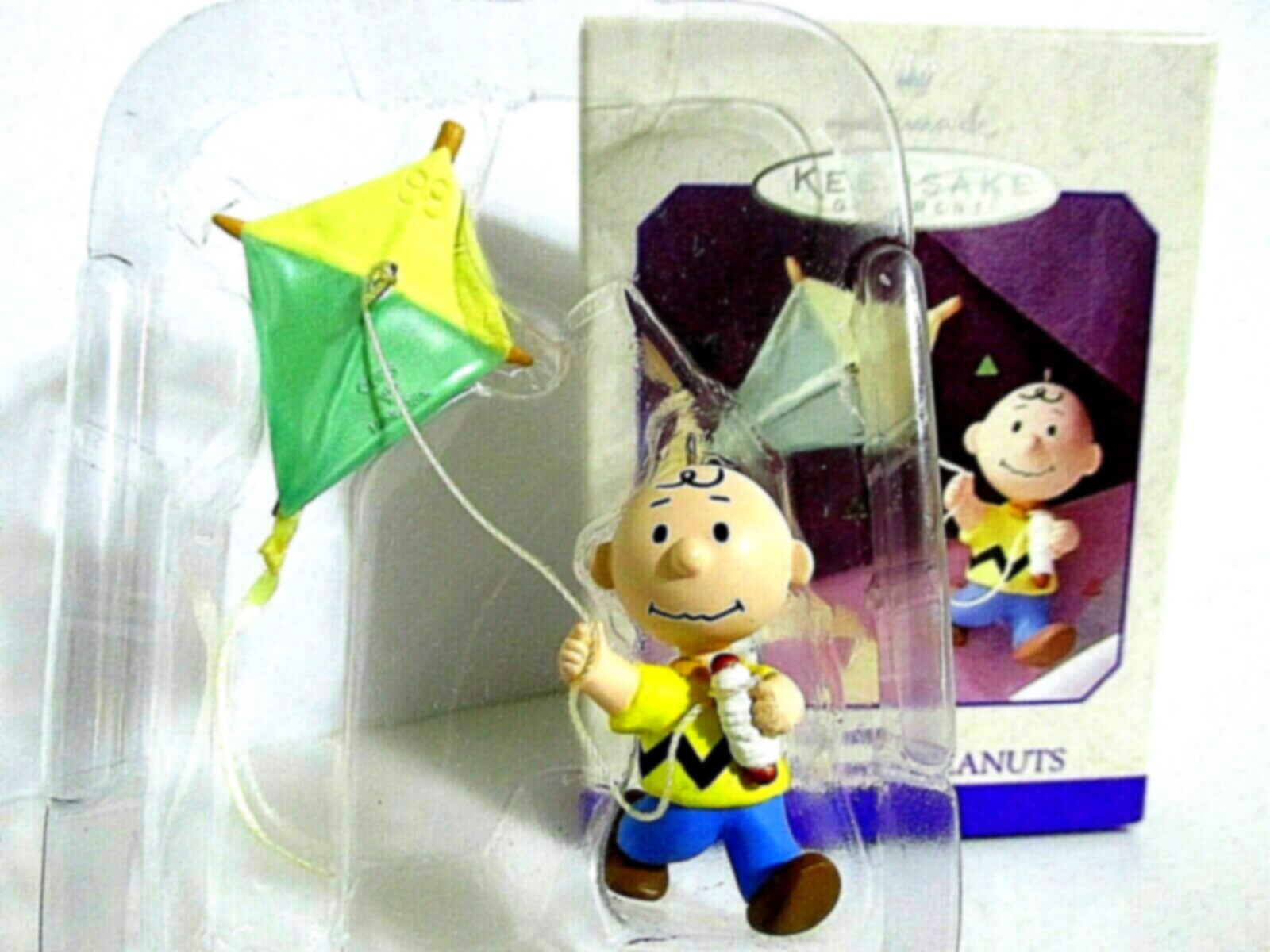 SNOOPY PEANUTS CHARLIE BROWN HALLMARK CHRISTMAS ORNAMENT FIGURE FIGURINE 1998