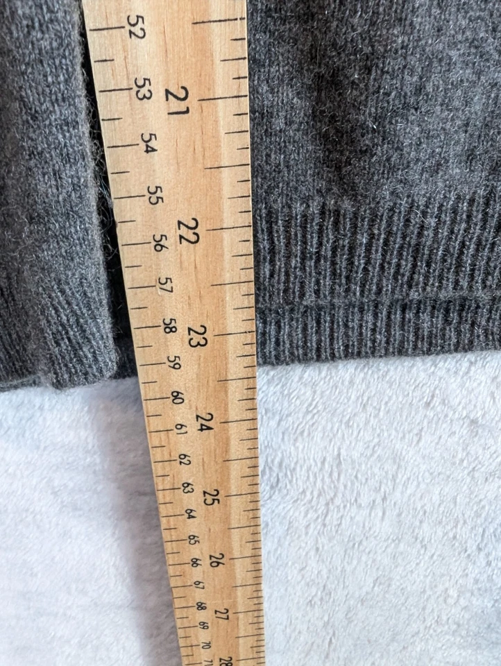 Women's Joe Fresh 100% Cashmere Charcoal Grey V-neck Sweater Size Small - Image 4 of 4