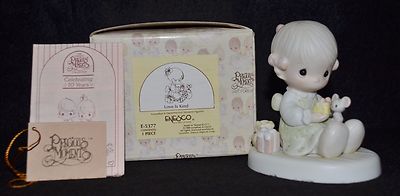 PRECIOUS MOMENTS ''LOVE IS KIND'' E5377- NIB -CEDAR TREE MARK - 