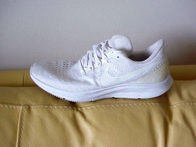 Nike Air Zoom Pegasus 35 Flyknit Athletic Sneaker Running Shoes 8.5 white 942855