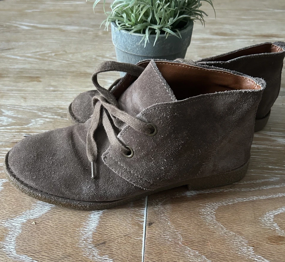 Zapatos Lucky Brand para mujer talla 6,5 marrón gamuza LP-Emilia Chukka botas con cordones Foto 3 de 3