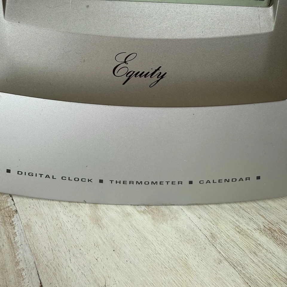 Equity LCD Reloj de Pared Grande - Termómetro - Calendario Probado Plateado  Foto 2 de 4