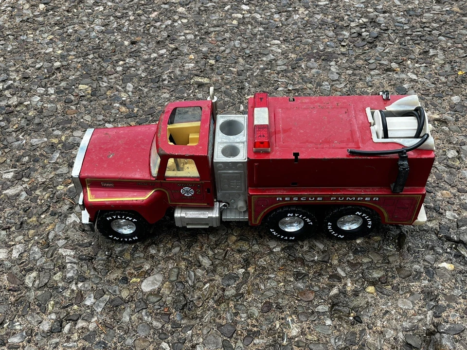 🚨VINTAGE Large Nylint Rescue Pumper Fire Truck Engine Co. 5 Pressed Steel Metal - Image 2 of 4