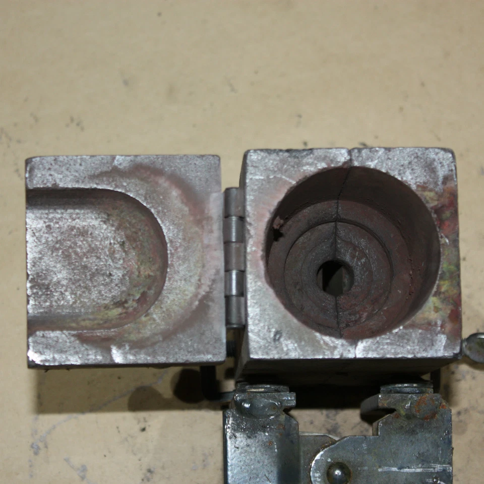 Erico Cable to Cable Copper Thermite Graphite Welding Mold handle clamp HXU5050 - Image 3 of 4