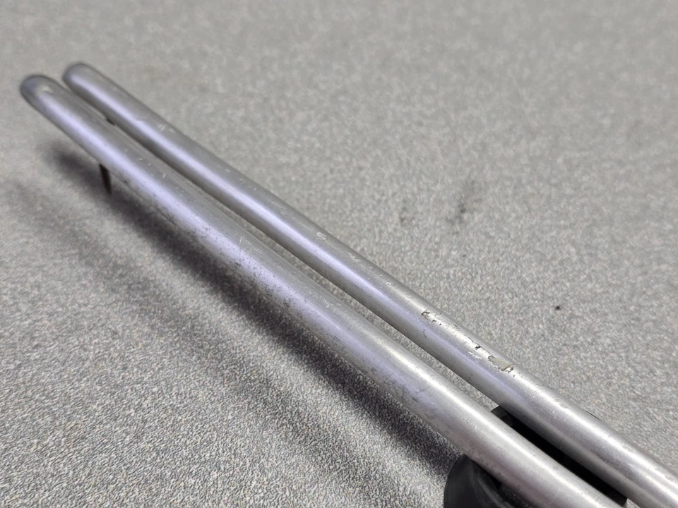 BONITO PAR DE TIRAS DE TACHUELAS SUPERIORES CONVERTIBLES ORIGINALES USADAS PORSCHE 356B 356C 356SC Foto 3 de 4