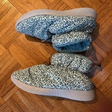 Lands  End Women  s Ultralight Green And White Faux Fur Bootie Slippers US 11 B