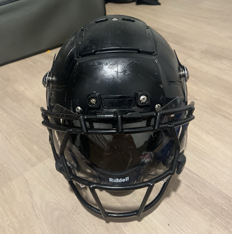 Schutt f7 adult small with cam locks and shoc visor