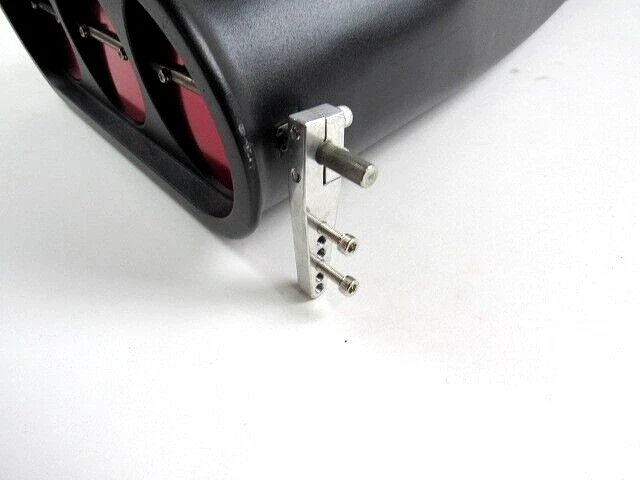 Ребристый алюминиевый капот с двойным карбюратором Street Rod черный E40012BK - Изображение 3 из 4