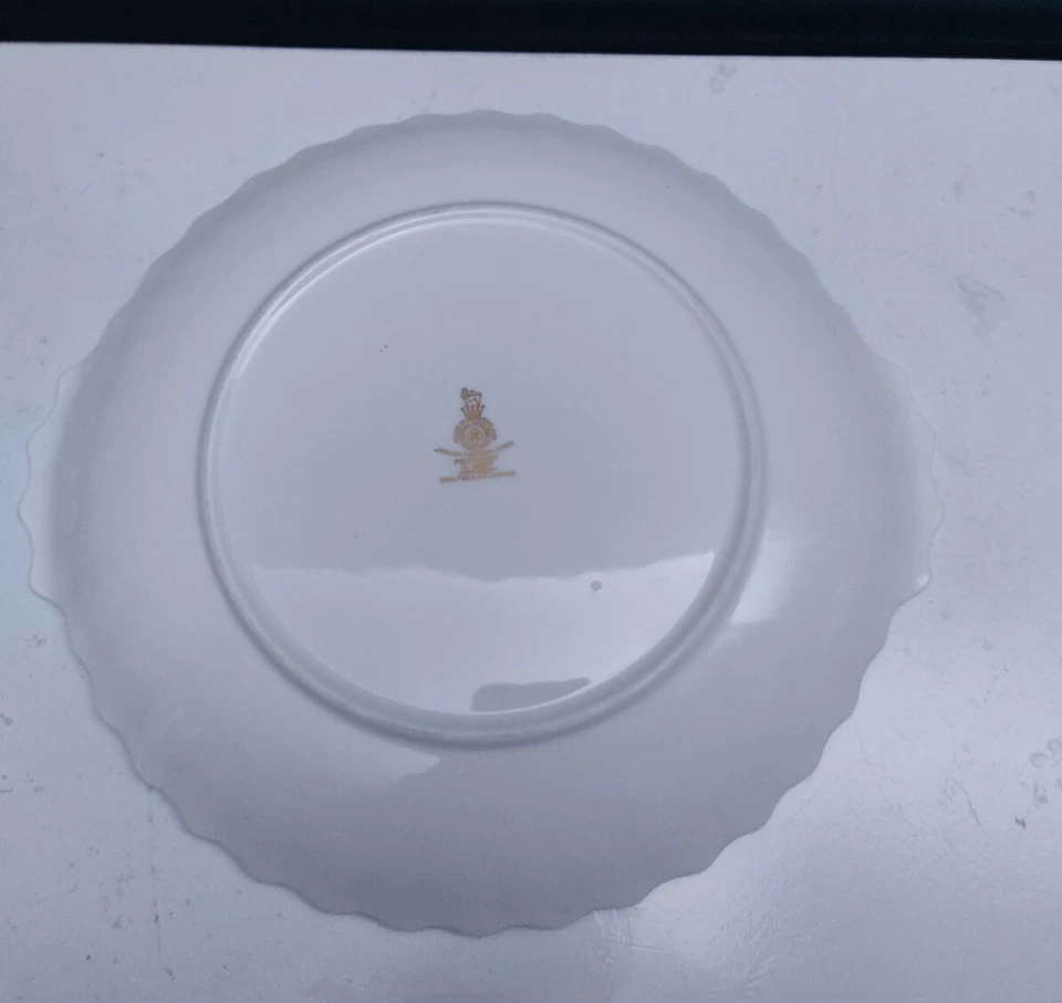 Plato de pastel Royal Doulton Piedmont con mango de remolino patrón de hojas Foto 4 de 4