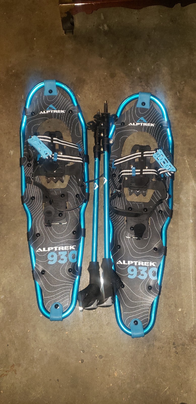 Alptrek 930 Snowshoes Full Kit with Poles & Carrying Bag Up To 250 lb used eBay