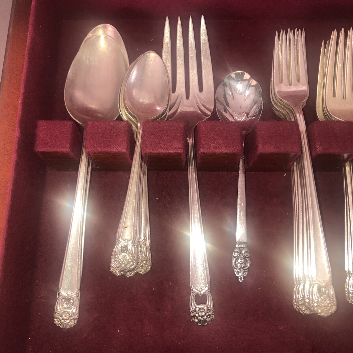 1847 Rogers Bros IS Flat Silverware 