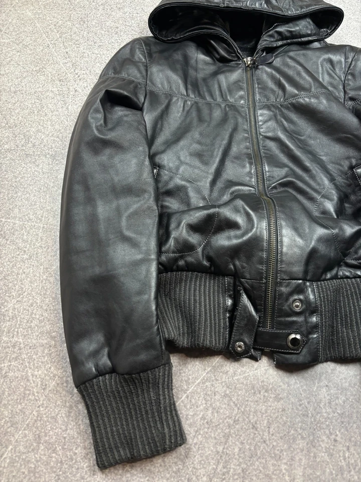 CHAQUETA DE CUERO BOMBER RECORTADA CARGO AVANT GARDE VINTAGE LOCA PLAYBOI CARTI Foto 3 de 4