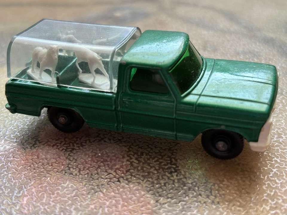Vintage Matchbox 1968 No.50 Kennel Truck Green- ALL FOUR DOGS and Clear lid! - Image 2 of 4