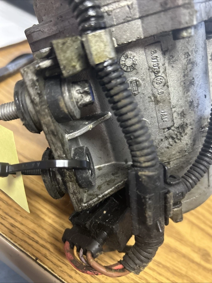 08 09 10 OEM BMW 528I Electric Water Pump Thermostat Housing Assembly Unit  Foto 4 de 4