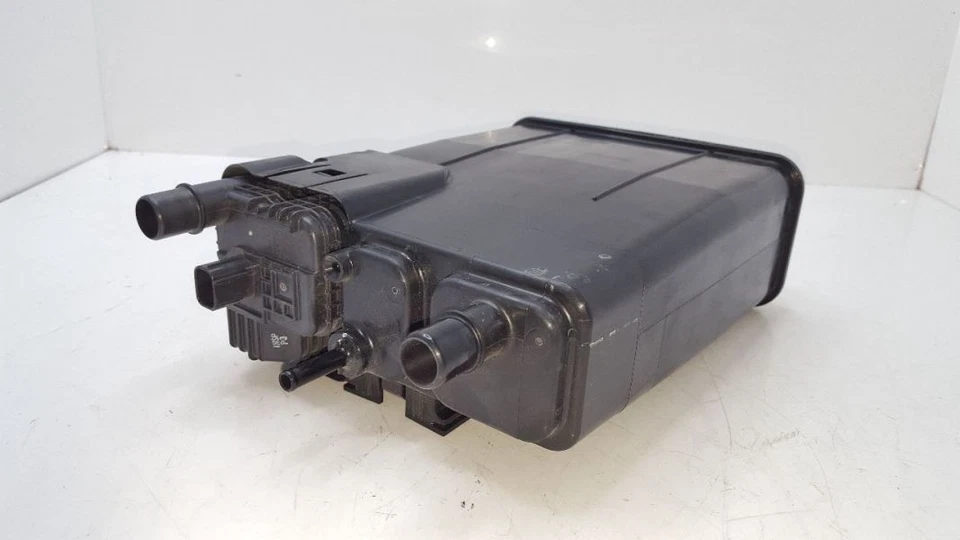 Bote de carbón de vapor de combustible 2016 17 18 Toyota RAV4 4 cilindros Foto 4 de 4