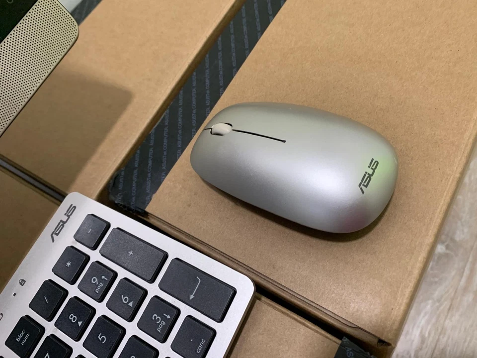 ASUS V221IC All-in-One - Intel i5-7200U 8GB RAM 238GB SSD Windows 10 Pro - Immagine 3 di 4