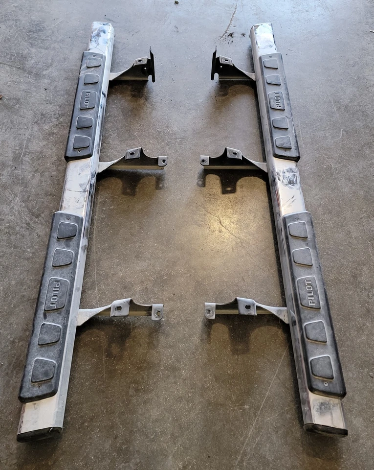 2009 Honda Pilot Driver LH & Passenger RH Side Running Boards OEM - Image 3 of 4