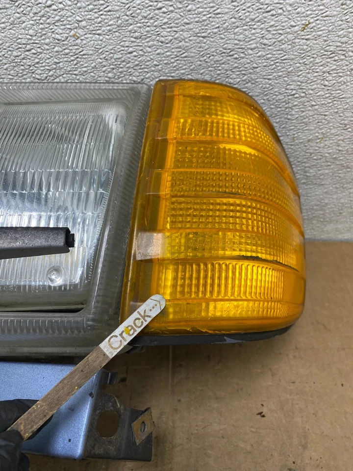 Faro halógeno del lado izquierdo del conductor Mercedes-Benz W126 1986 a 1991 OEM T5334 DW Foto 4 de 4