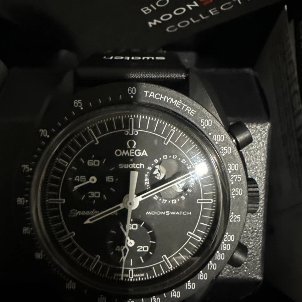 Reloj OMEGA x Swatch Negro Snoopy Moonwatch Nuevo MOON Mission to Moonphase Speedmaster Foto 3 de 4