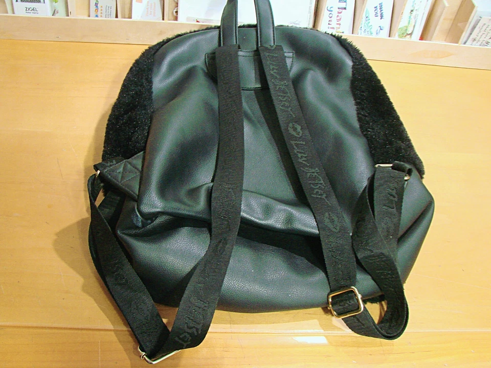 Mochila Betsey Johnson Negra Imitación Piel Gato Unicornio Bolsillos Grandes Luv Betsey 13x15" Foto 4 de 4